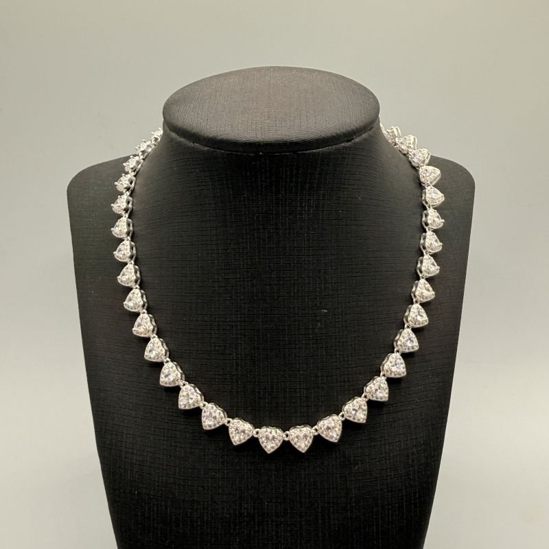 Colar Choker de Corações Cravejados em Prata