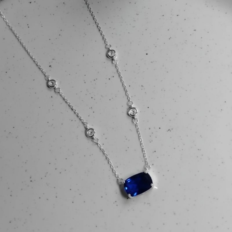 Colar com Pedra Retangular em Prata - Prata 925