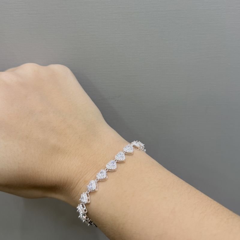 Pulseira Corações Cravejada em Prata